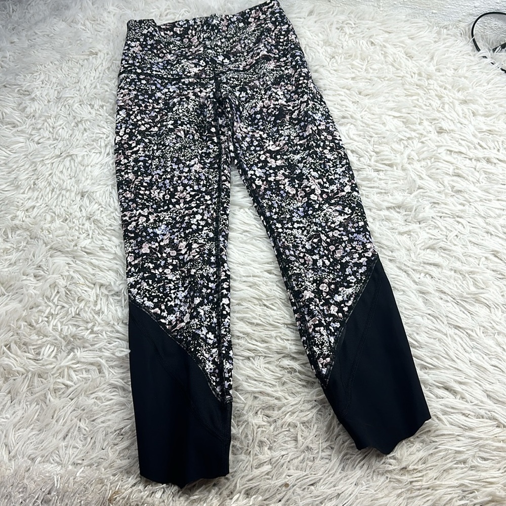 Lululemon Wunder Under Crop II *Roll Down Scallop Luxtreme 24" Floral Spritz